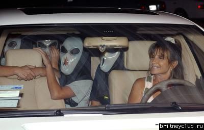 Бритни позирует в маске для Хеллоуина003.jpg(Бритни Спирс, Britney Spears)