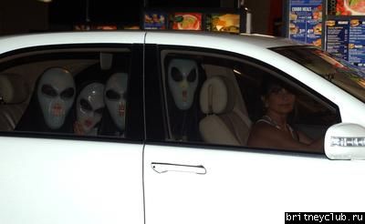 Бритни позирует в маске для Хеллоуина004.jpg(Бритни Спирс, Britney Spears)