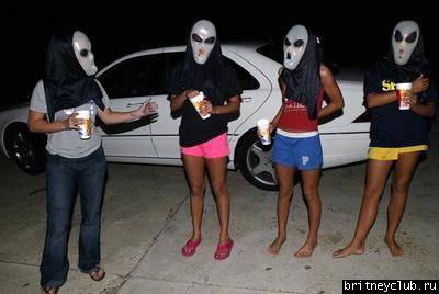 Бритни позирует в маске для Хеллоуина009.jpg(Бритни Спирс, Britney Spears)