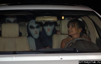 Бритни позирует в маске для Хеллоуина012.jpg(Бритни Спирс, Britney Spears)