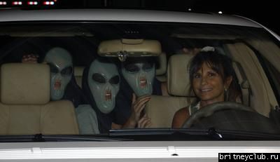 Бритни позирует в маске для Хеллоуина013.jpg(Бритни Спирс, Britney Spears)