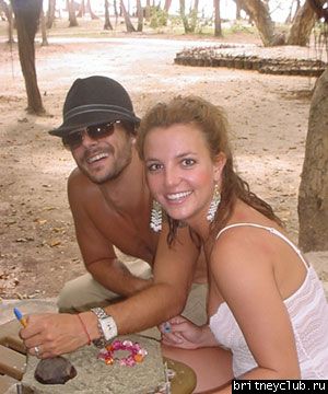 Бритни и Кевин на островах FIJI418c87fde966c.jpg(Бритни Спирс, Britney Spears)