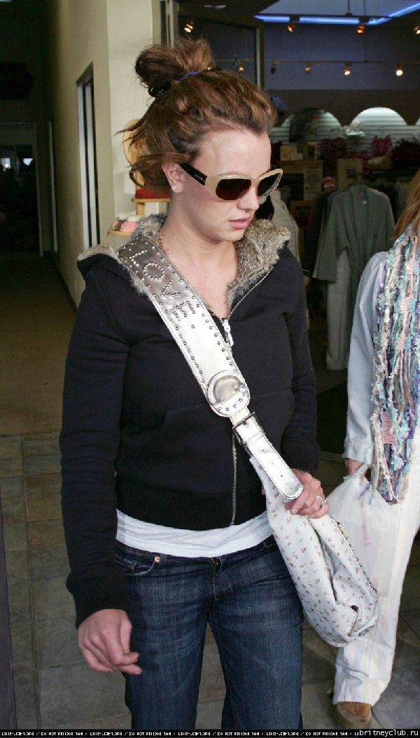 Брит, Кев и Фелиция (аэропорт Кенвуд)09.jpg(Бритни Спирс, Britney Spears)