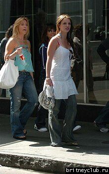 Бритни и Линн - шоппинг в Новом Орлеане04.jpg(Бритни Спирс, Britney Spears)