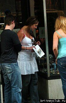 Бритни и Линн - шоппинг в Новом Орлеане11.jpg(Бритни Спирс, Britney Spears)