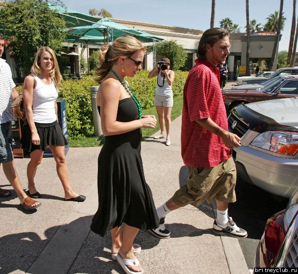 Бритни покидает отель в Санта Монике26172-06.jpg(Бритни Спирс, Britney Spears)