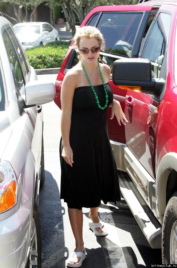 Бритни покидает отель в Санта Моникеbsla300405d_011.jpg(Бритни Спирс, Britney Spears)