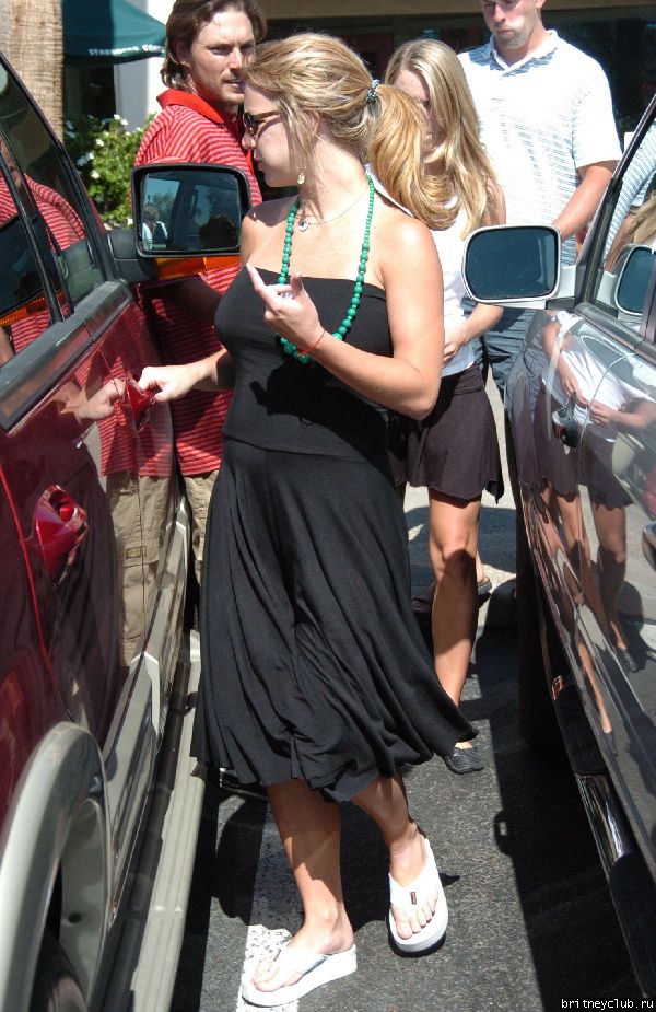 Бритни покидает отель в Санта Моникеsp300405a_09.jpg(Бритни Спирс, Britney Spears)