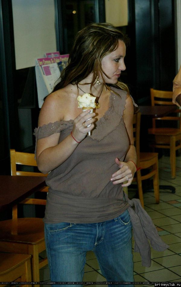 Бритни и Кевин покупают мороженое214142-1.jpg(Бритни Спирс, Britney Spears)