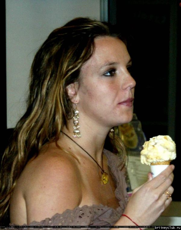 Бритни и Кевин покупают мороженое214142-14.jpg(Бритни Спирс, Britney Spears)