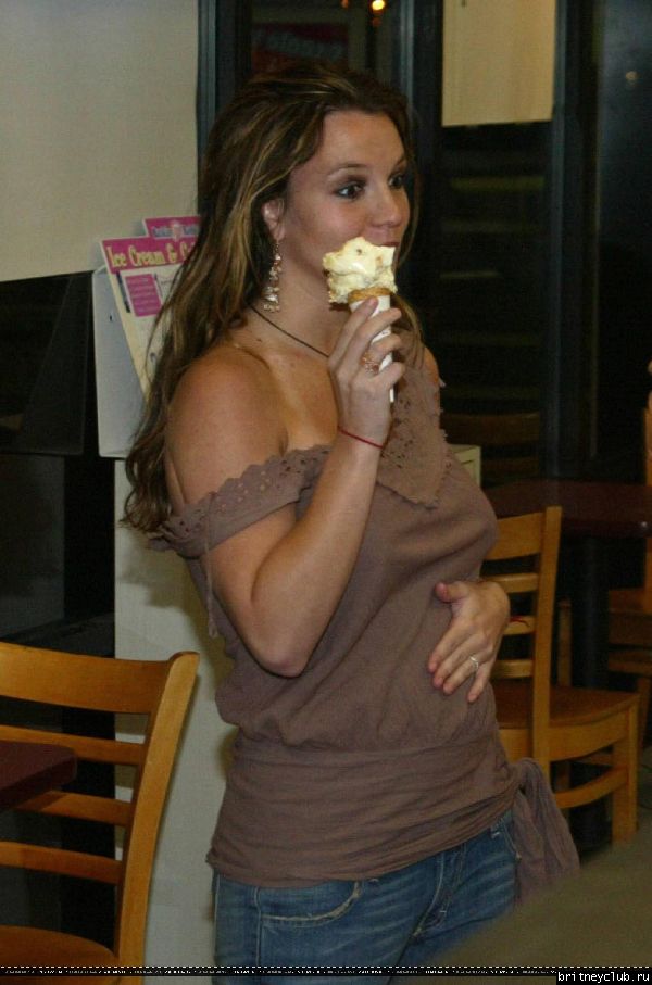 Бритни и Кевин покупают мороженое214142-18.jpg(Бритни Спирс, Britney Spears)