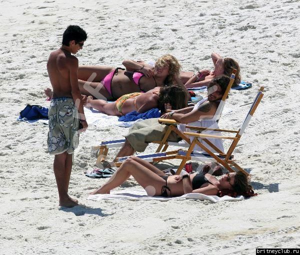 Бритни и Кевин на пляже113fs.jpg(Бритни Спирс, Britney Spears)