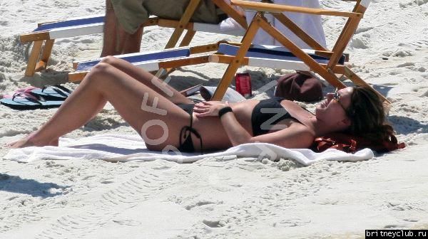 Бритни и Кевин на пляже129iq.jpg(Бритни Спирс, Britney Spears)