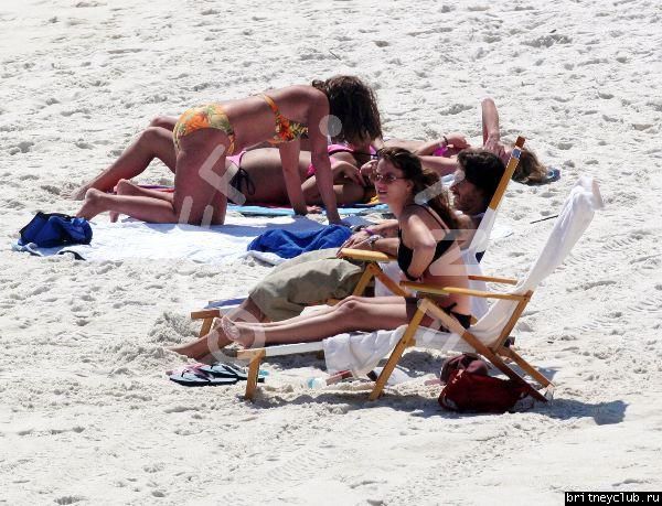 Бритни и Кевин на пляже189hj.jpg(Бритни Спирс, Britney Spears)