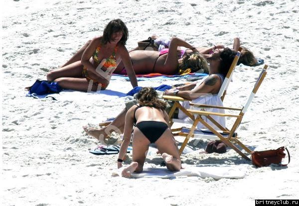 Бритни и Кевин на пляже195pi.jpg(Бритни Спирс, Britney Spears)