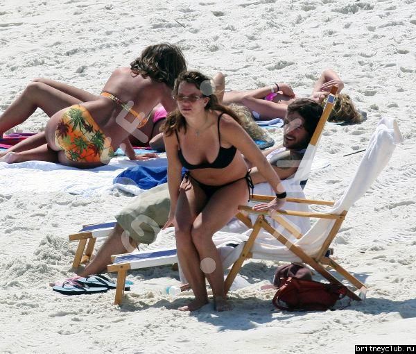 Бритни и Кевин на пляже216ox.jpg(Бритни Спирс, Britney Spears)