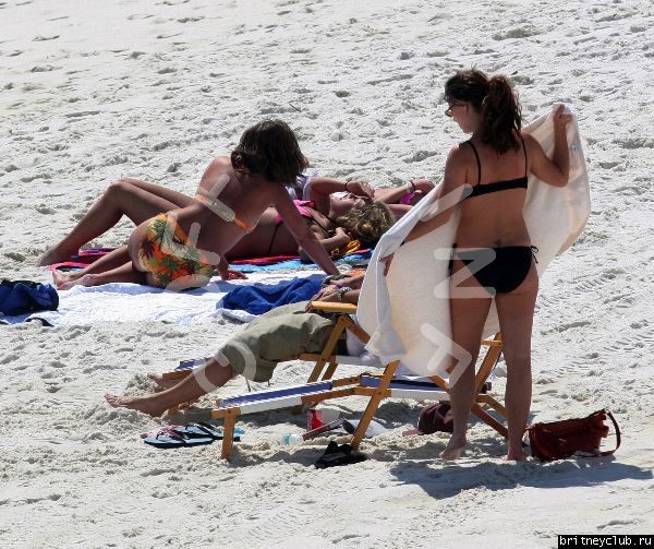 Бритни и Кевин на пляжеspears_federline_050407_16.jpg(Бритни Спирс, Britney Spears)