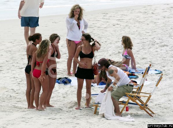 Бритни и Кевин на пляжеspears_federline_050407_33.jpg(Бритни Спирс, Britney Spears)