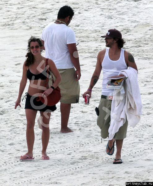 Бритни и Кевин на пляжеspears_federline_050407_39.jpg(Бритни Спирс, Britney Spears)