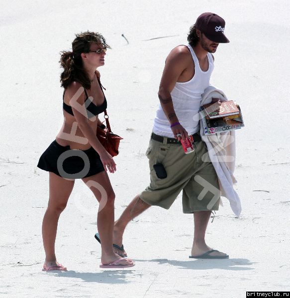 Бритни и Кевин на пляжеspears_federline_050407_40.jpg(Бритни Спирс, Britney Spears)