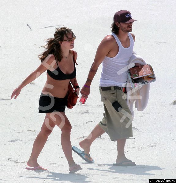 Бритни и Кевин на пляжеspears_federline_050407_41.jpg(Бритни Спирс, Britney Spears)