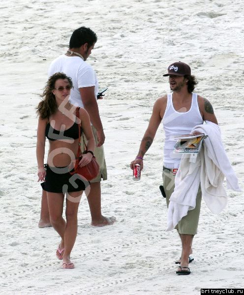 Бритни и Кевин на пляжеspears_federline_050407_42.jpg(Бритни Спирс, Britney Spears)