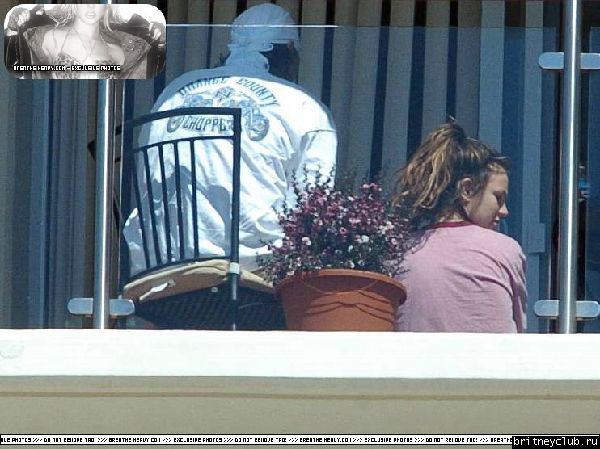 Бритни и Кевин на балконе аппартаментов в Санта Монике14.jpg(Бритни Спирс, Britney Spears)