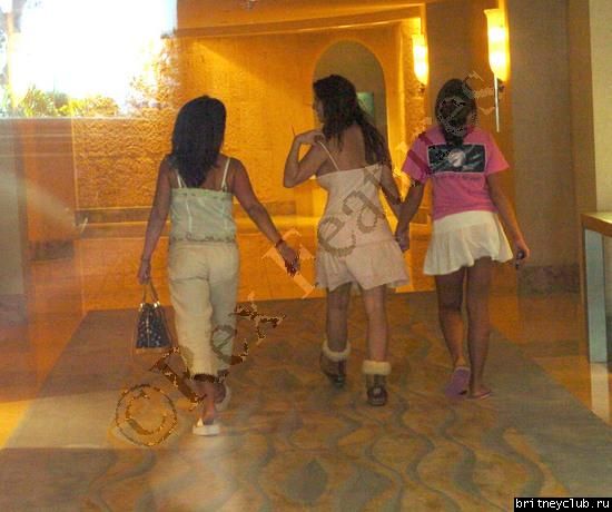Бритни с семьей в отеле California04.jpg(Бритни Спирс, Britney Spears)