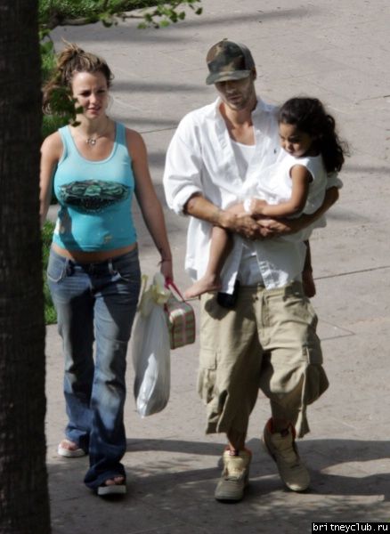 Бритни с семьей в отеле California07.jpg(Бритни Спирс, Britney Spears)