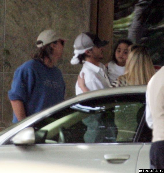 Бритни с семьей в отеле California12.jpg(Бритни Спирс, Britney Spears)