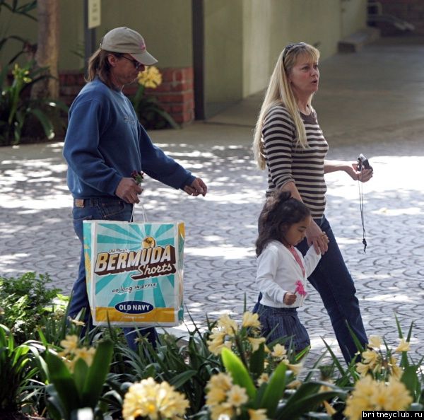 Бритни с семьей в отеле California13.jpg(Бритни Спирс, Britney Spears)