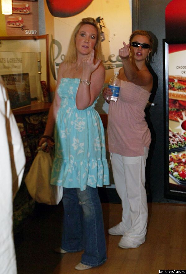 Бритни посещает Кабала-центр24.jpg(Бритни Спирс, Britney Spears)