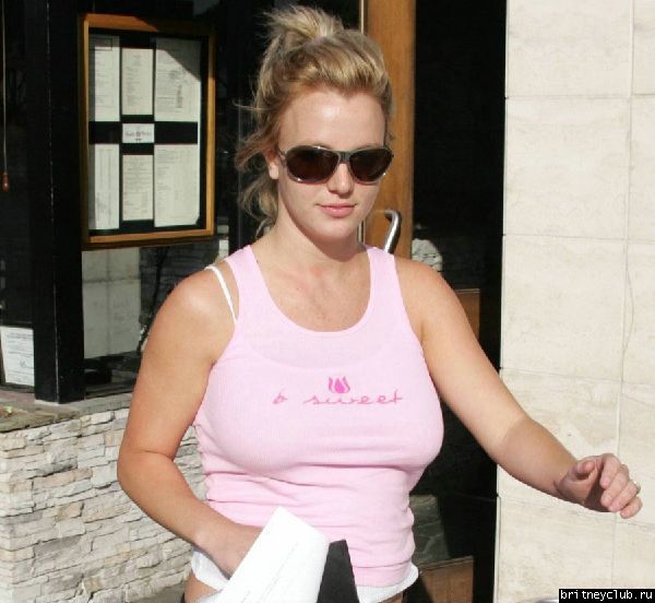 Бритни уезжает из бизнес-центраbb16.jpg(Бритни Спирс, Britney Spears)