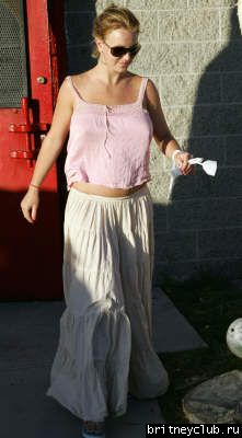 Бритни идет с Джеми Линн в Marina Del Rey05.jpg(Бритни Спирс, Britney Spears)