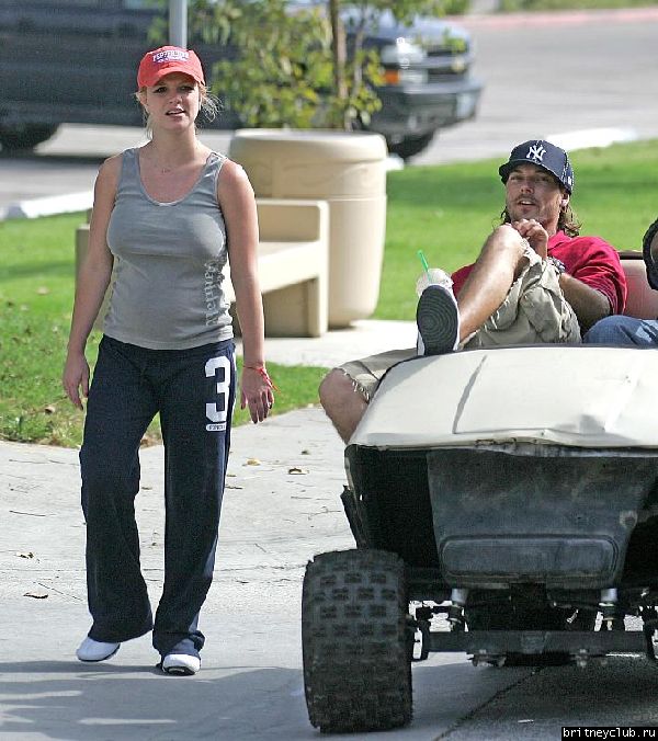 Бритни и Кевин играют в гольф 03.jpg(Бритни Спирс, Britney Spears)