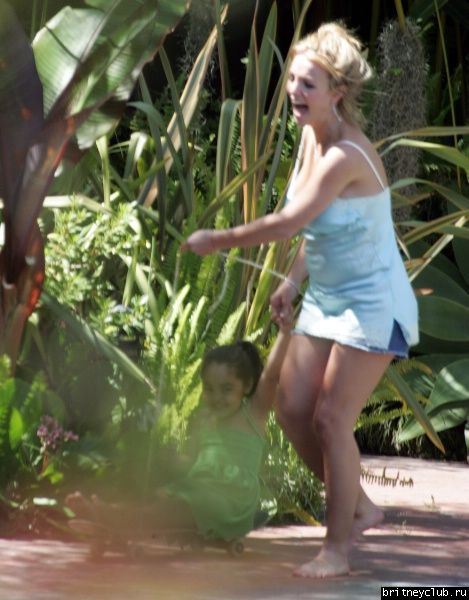 Бритни проводит день с Кори4vqmhu7ll.jpg(Бритни Спирс, Britney Spears)
