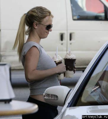 Бритни покупает молочные коктейли10.jpg(Бритни Спирс, Britney Spears)