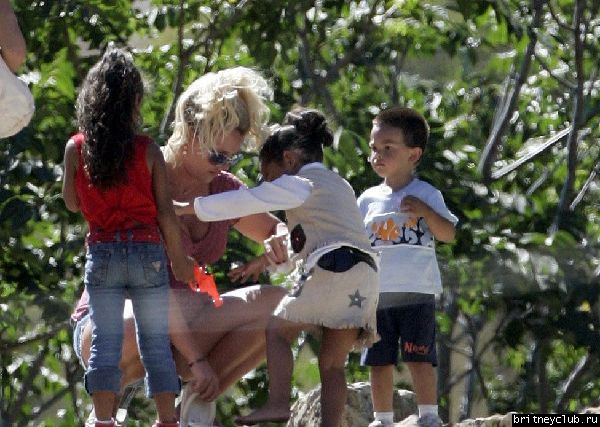 Бритни отмечает День Рождения Кори (трехлетней дочери Кевина)b2.jpg(Бритни Спирс, Britney Spears)