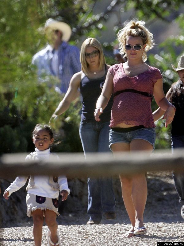 Бритни отмечает День Рождения Кори (трехлетней дочери Кевина)b6.jpg(Бритни Спирс, Britney Spears)