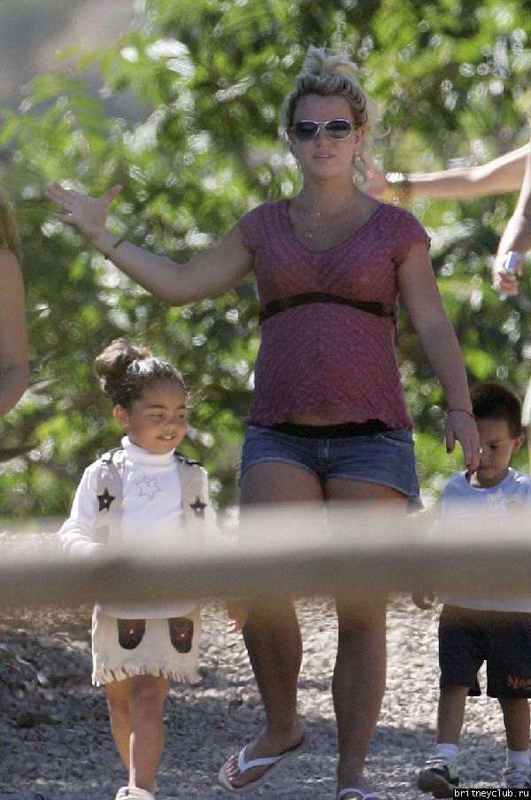 Бритни отмечает День Рождения Кори (трехлетней дочери Кевина)b7.jpg(Бритни Спирс, Britney Spears)