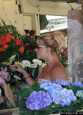 Бритни покупает цветы27.jpg(Бритни Спирс, Britney Spears)