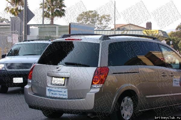 Бритни, Кевин и их малыш покидают больницу в Санта Монике03.jpg(Бритни Спирс, Britney Spears)