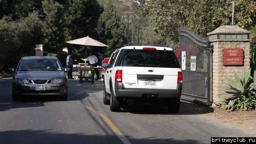 Бритни, Кевин и их малыш покидают больницу в Санта Монике07.jpg(Бритни Спирс, Britney Spears)