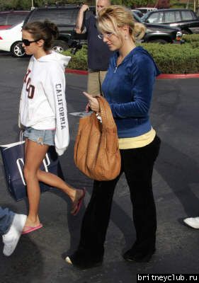 Бритни идет в магазин нижнего белья vic76yz.jpg(Бритни Спирс, Britney Spears)