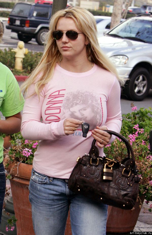 Бритни на шоппинге в Малибу18~31.jpg(Бритни Спирс, Britney Spears)