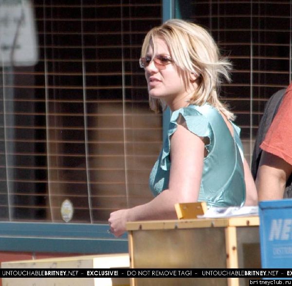 На съемочной площадке сериала  Will&Gracex3~82.jpg(Бритни Спирс, Britney Spears)
