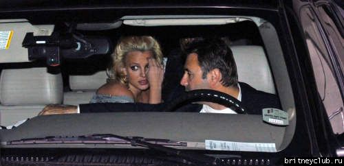 Бритни и Кевин посетили ресторан 06.jpg(Бритни Спирс, Britney Spears)