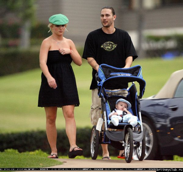Бритни и Кевин гуляют с Шономt01558578.jpg(Бритни Спирс, Britney Spears)