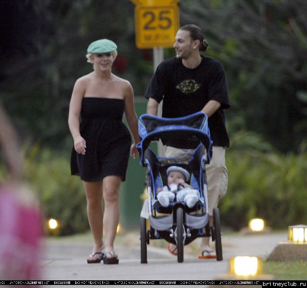 Бритни и Кевин гуляют с Шономt01558579.jpg(Бритни Спирс, Britney Spears)