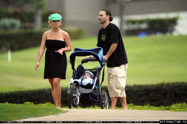Бритни и Кевин гуляют с Шономt01558581.jpg(Бритни Спирс, Britney Spears)